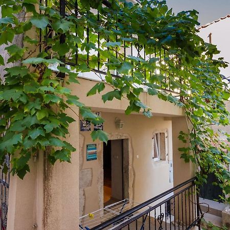 Apartamento Under Ancient Roofs Vrbnik Exterior foto